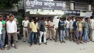वारंटियों का जुलूस-रायपुर