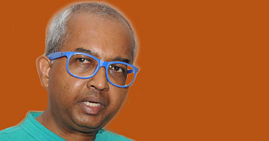 समलैंगिक प्रोफेसर एशली टेलिस
