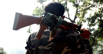 फेसबुक पोस्ट पर हिंसा अर्धसैनिक बल माओवादी मुठभेड़
